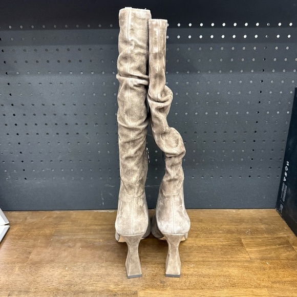 New W/ Box! Women's Vince Camuto Knee High Sable Suede Heeled Fall Boots Size 9 - Picture 3 of 6